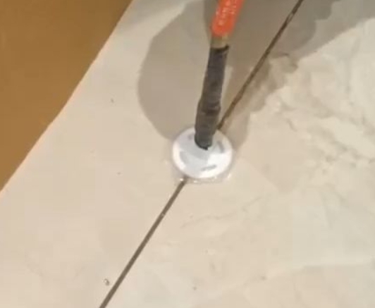 金门瓷砖空鼓维修公司专业解答瓷砖在铺贴过程中，如果没有涂抹均匀到位的粘结材料（如水泥砂浆或瓷砖胶），可能会导致以下问题