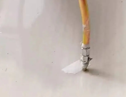 金门瓷砖空鼓维修公司专业解答在瓷砖铺贴过程中，如果使用的砂料过粗（如全部使用了粗砂），可能会导致以下问题